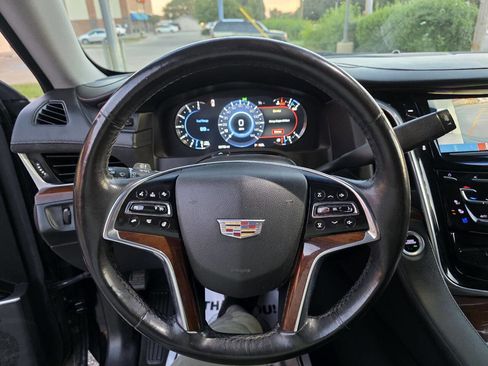 Used 2019 Cadillac Escalade ESV Luxury image 28