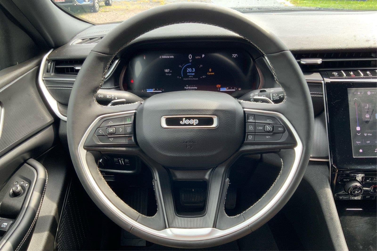 Used 2023 Jeep Grand Cherokee Altitude AWD/4WD image 16