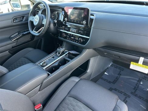 New 2025 Nissan Pathfinder SV image 8