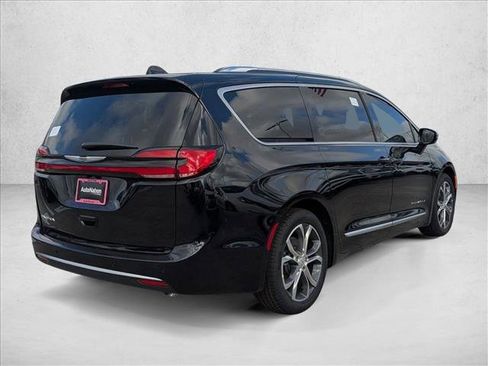 New 2026 Chrysler Pacifica Pinnacle image 2