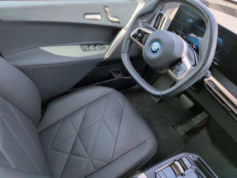 Used 2024 BMW iX xDrive50 w/ Premium Package AWD/4WD image 31
