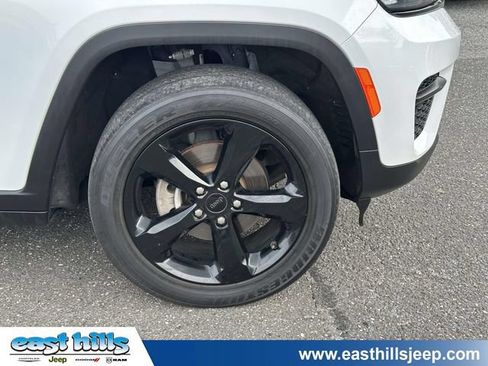 Used 2023 Jeep Grand Cherokee Altitude AWD/4WD image 10