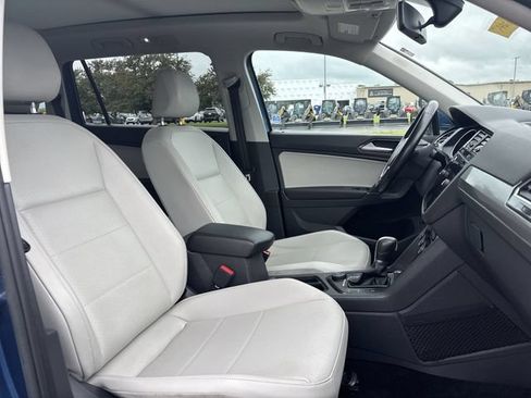 Used 2018 Volkswagen Tiguan SEL AWD/4WD image 19