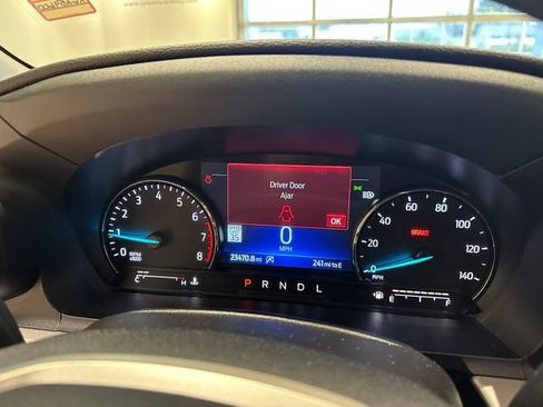 Used 2024 Ford Explorer XLT w/ Equipment Group 202A AWD/4WD image 32