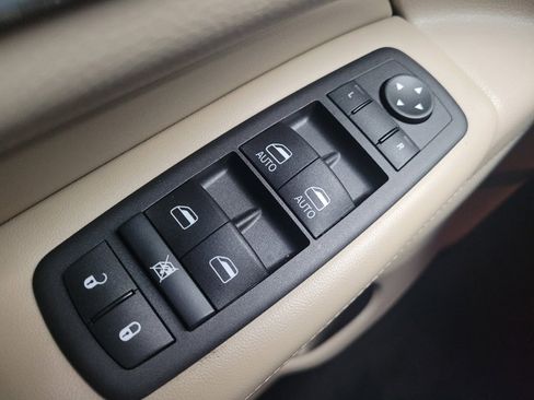 Used 2017 Jeep Grand Cherokee Limited w/ Luxury Group II image 27