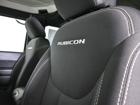Used 2018 Jeep Wrangler Unlimited Rubicon w/ Dual Top Group AWD/4WD image 24