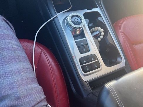 Used 2023 Ford Explorer XLT image 10