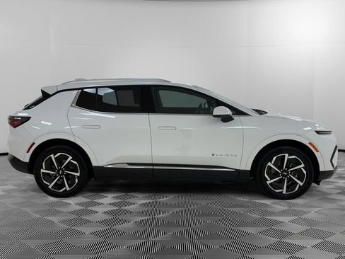 Certified 2025 Chevrolet Equinox EV LT w/ Convenience Package FWD image 6