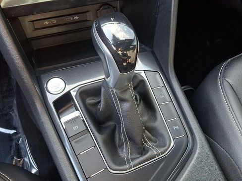 Certified 2023 Volkswagen Tiguan SE R-Line FWD image 15