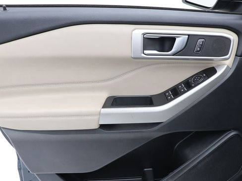 Used 2022 Ford Explorer XLT w/ Equipment Group 202A image 15