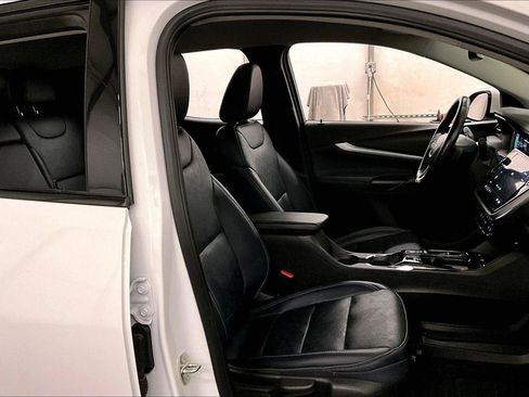 Used 2023 Chevrolet Bolt EUV LT w/ Convenience Package image 7