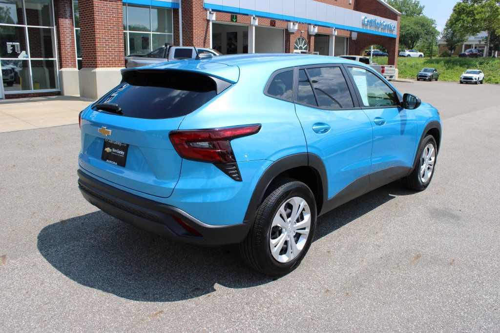 Certified 2025 Chevrolet Trax LS FWD image 31