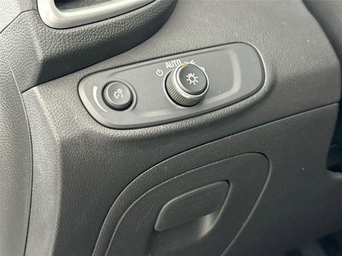 Used 2022 Chevrolet Trax LT w/ LT Convenience Package image 14