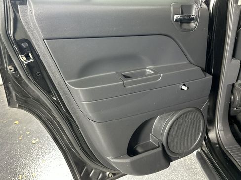 Used 2017 Jeep Patriot Sport image 31