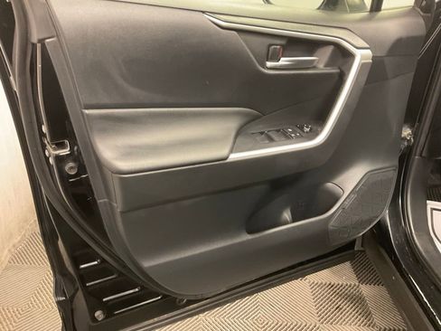 Used 2019 Toyota RAV4 XLE image 14