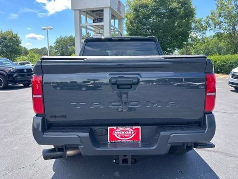 Used 2025 Toyota Tacoma TRD Off-Road AWD/4WD image 8