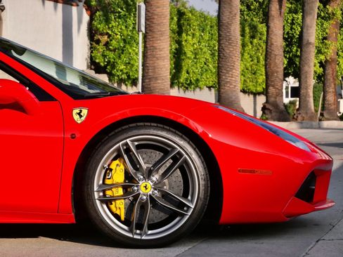 Used 2019 Ferrari 488 Spider image 7