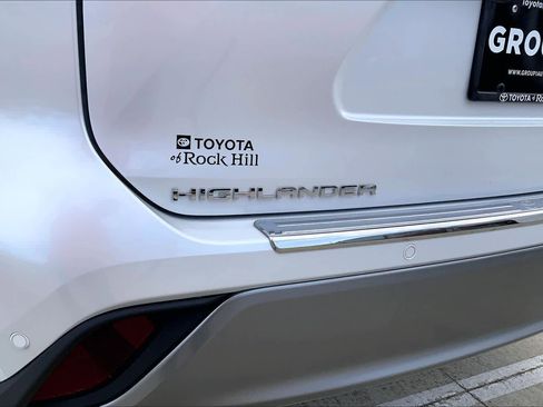 Used 2026 Toyota Highlander Platinum image 33