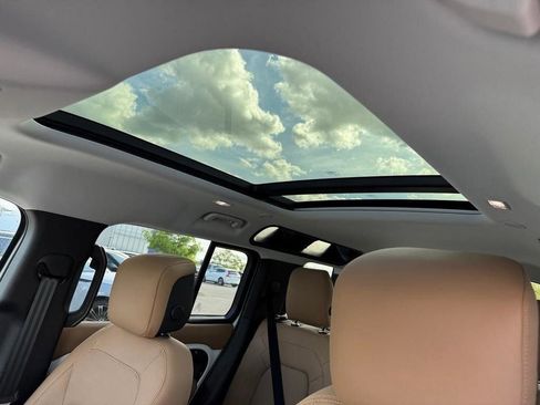 Used 2025 Land Rover Defender 110 S image 4