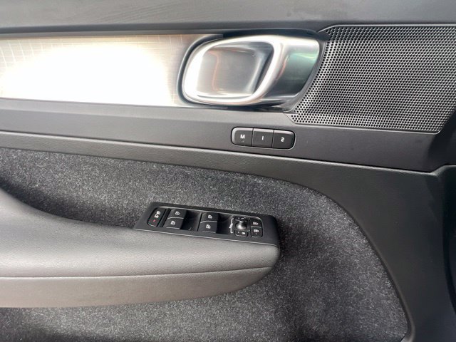 Used 2020 Volvo XC40 T4 Momentum FWD image 25