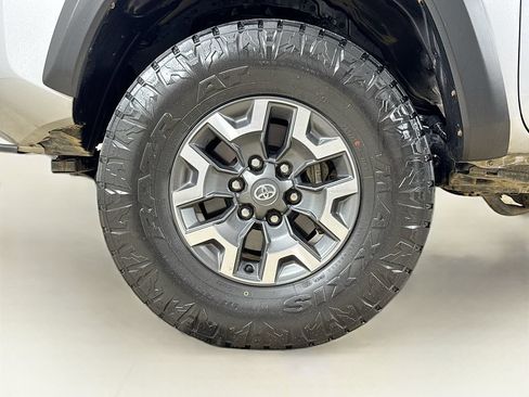 Certified 2021 Toyota Tacoma TRD Off-Road w/ Technology Package AWD/4WD image 26