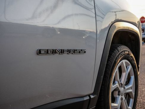 Used 2024 Jeep Compass Latitude AWD/4WD image 10