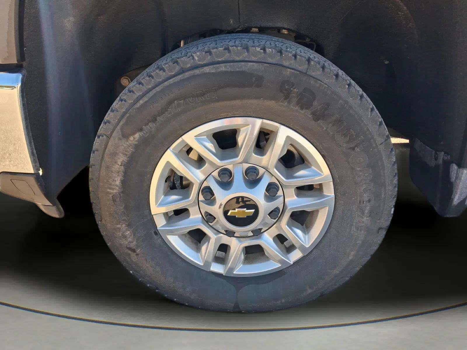 Used 2024 Chevrolet Silverado 2500 LT AWD/4WD image 9