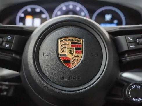 Certified 2025 Porsche Cayenne image 27