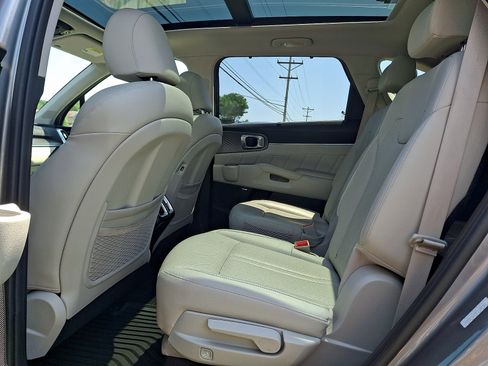 Used 2023 Kia Sorento SX Prestige w/ Panoramic Sunroof Package AWD/4WD image 11
