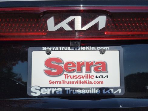 Used 2024 Kia Carnival EX image 28