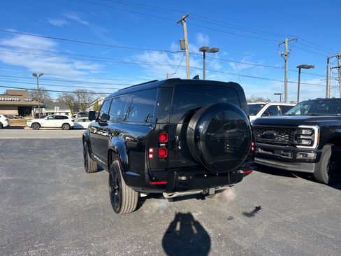 Used 2023 Land Rover Defender 130 X-Dynamic SE image 14