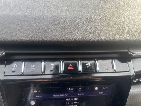 Used 2024 Jeep Grand Cherokee Altitude AWD/4WD image 7