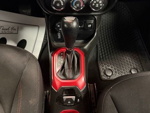 Used 2017 Jeep Renegade Trailhawk image 17