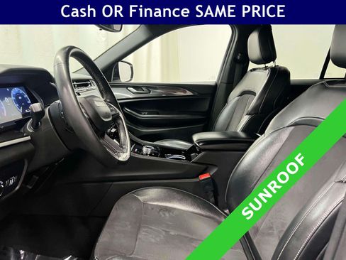 Used 2022 Jeep Grand Cherokee Altitude AWD/4WD image 18