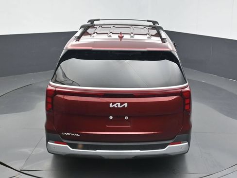 Used 2025 Kia Carnival EX FWD image 12