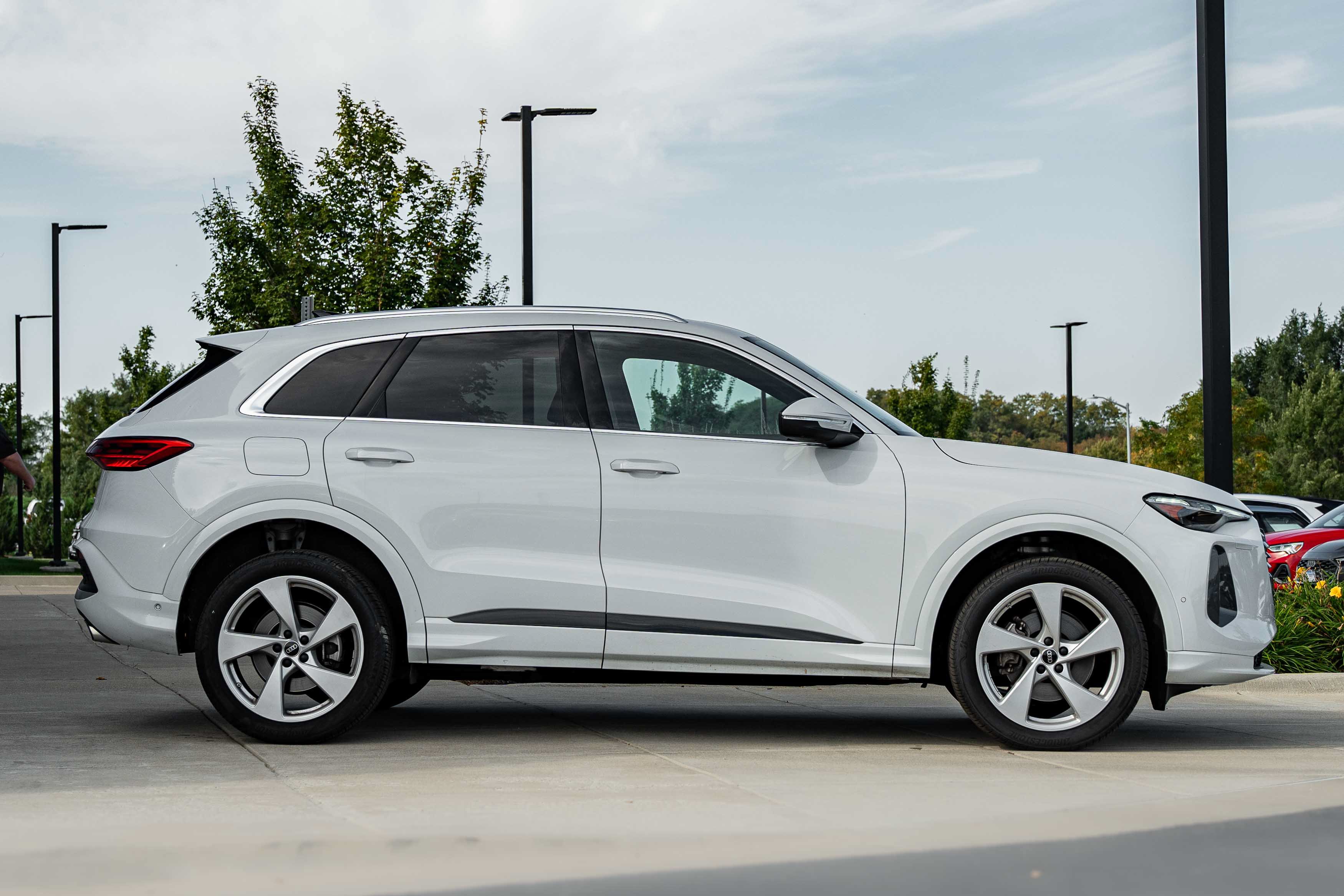Certified 2025 Audi Q5 Premium AWD/4WD image 3