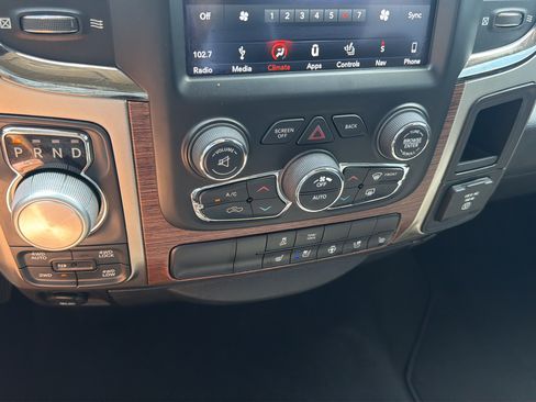 Used 2018 RAM 1500 Laramie AWD/4WD image 26
