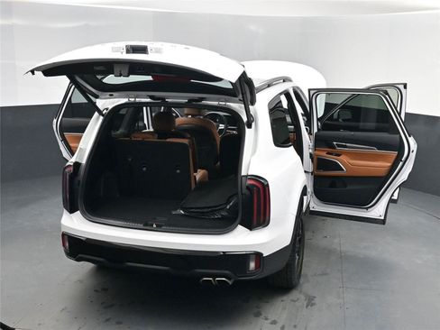 Used 2025 Kia Telluride AWD image 24