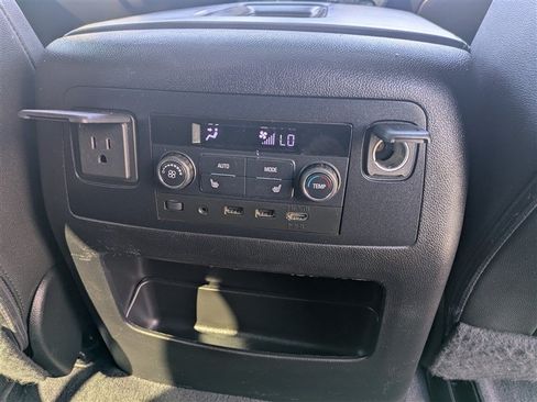 Used 2019 GMC Yukon XL SLT w/ Open Road Package AWD/4WD image 22