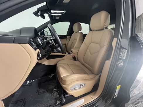 Certified 2024 Porsche Macan S AWD/4WD image 5