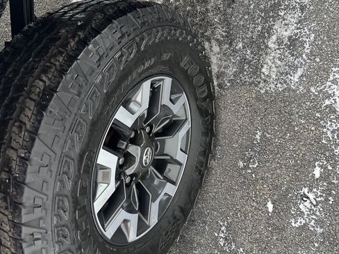 Certified 2023 Toyota Tacoma TRD Off-Road image 22