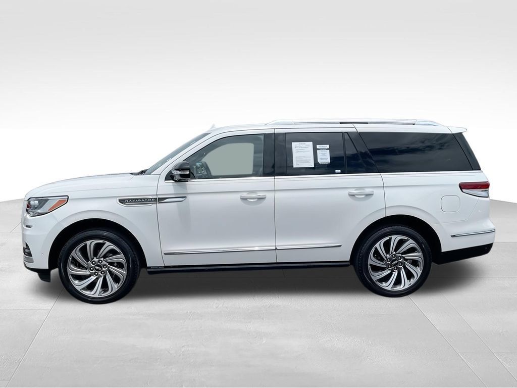 Used 2022 Lincoln Navigator Reserve AWD/4WD image 5