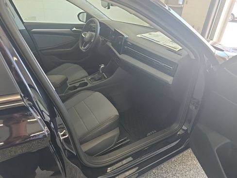 New 2026 Volkswagen Jetta SE FWD image 9