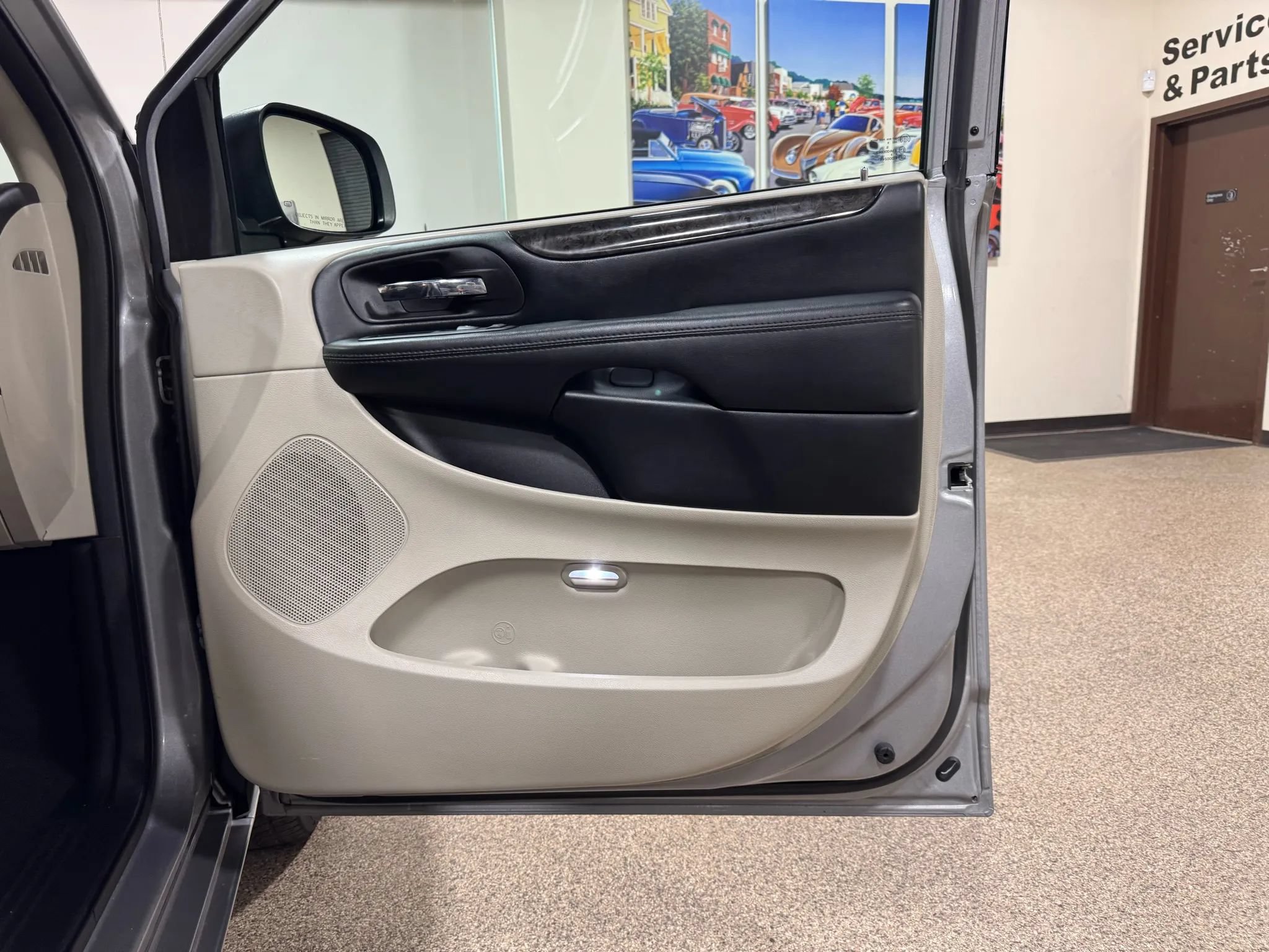 Used 2018 Dodge Grand Caravan SE FWD image 25