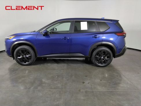 Used 2023 Nissan Rogue SV FWD image 9