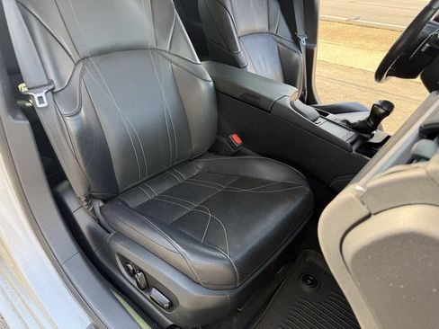 Used 2019 Lexus ES 300h w/ Accessory Package 2 FWD image 17
