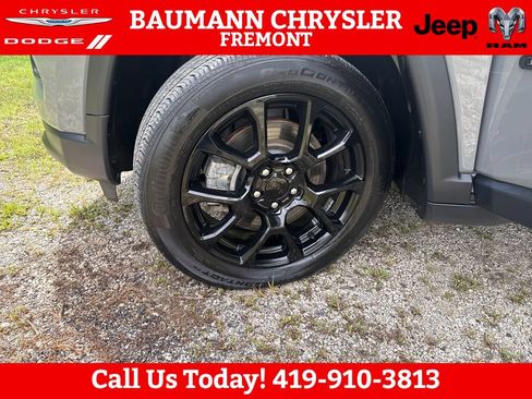 Used 2023 Jeep Compass Latitude w/ Sun and Sound Group AWD/4WD image 26