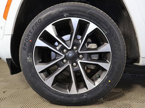 Used 2023 Jeep Grand Cherokee Overland w/ Luxury Tech Group IV AWD/4WD image 24