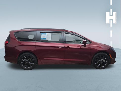 Used 2019 Chrysler Pacifica Touring-L w/ Advanced Safetytec Group FWD image 3