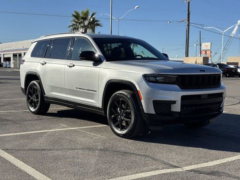 Used 2024 Jeep Grand Cherokee L Laredo image 4